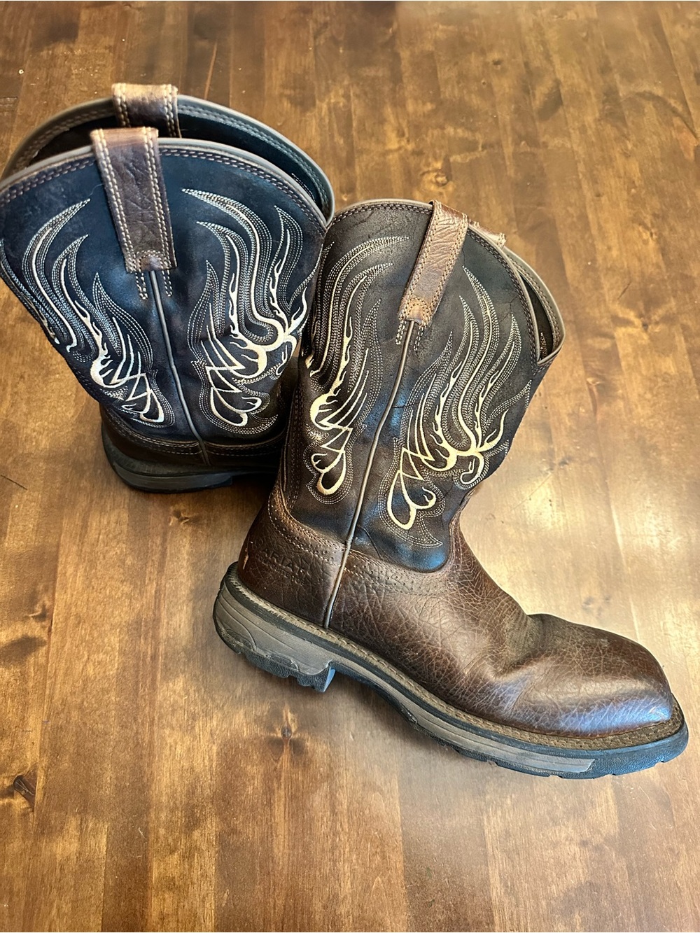 Ariat Mens 9.5 D Cowboy Work Boots Slip and Oil Resistant Composite Toe *Read*